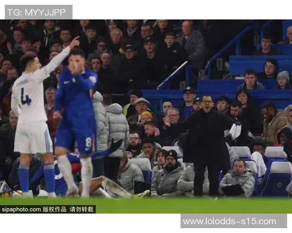 切尔西在足总杯中以6-2大胜那不勒斯争议判罚引发全场热议